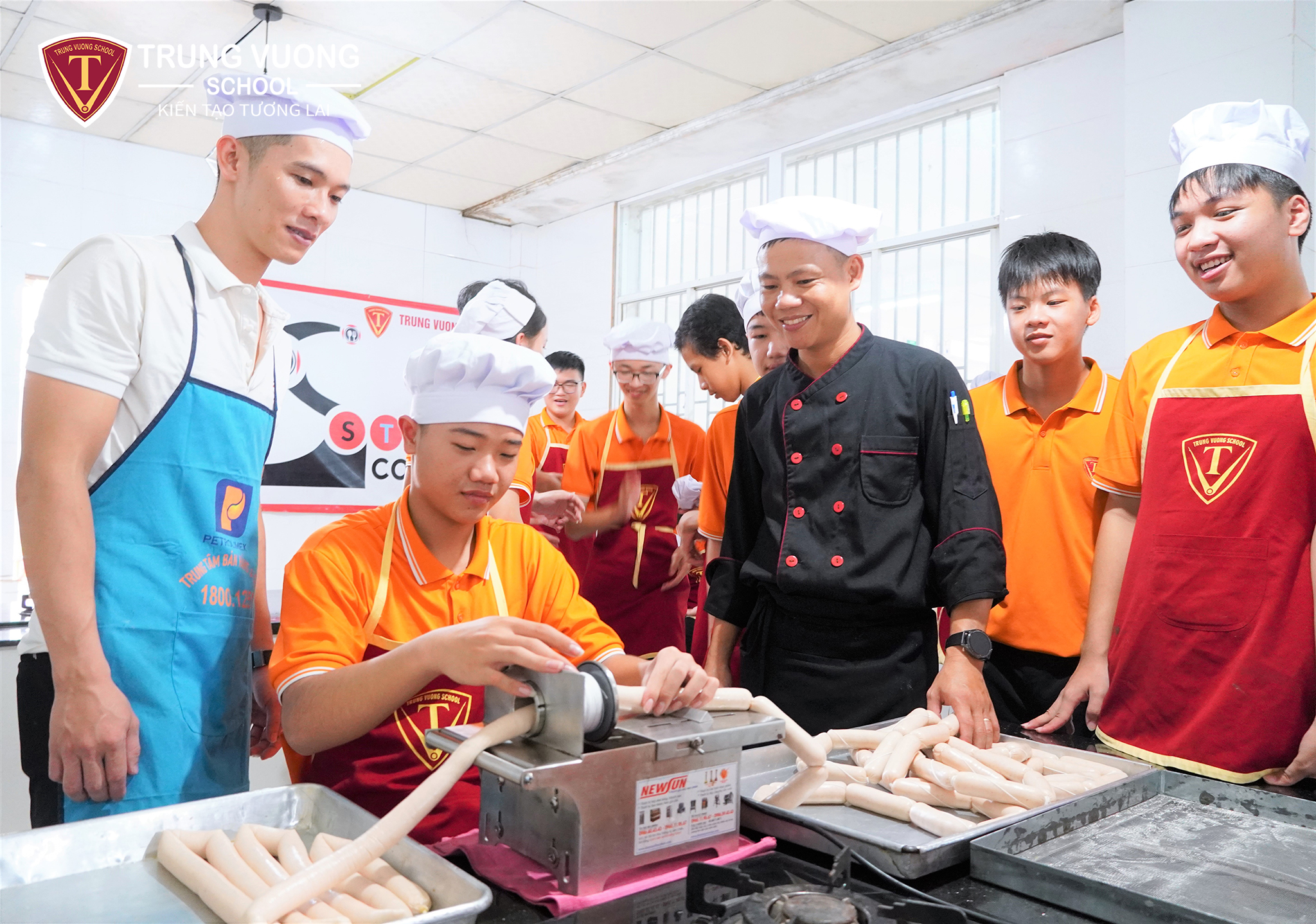 Tiết học Stem Cooking - Xúc Xích Trưng Vương